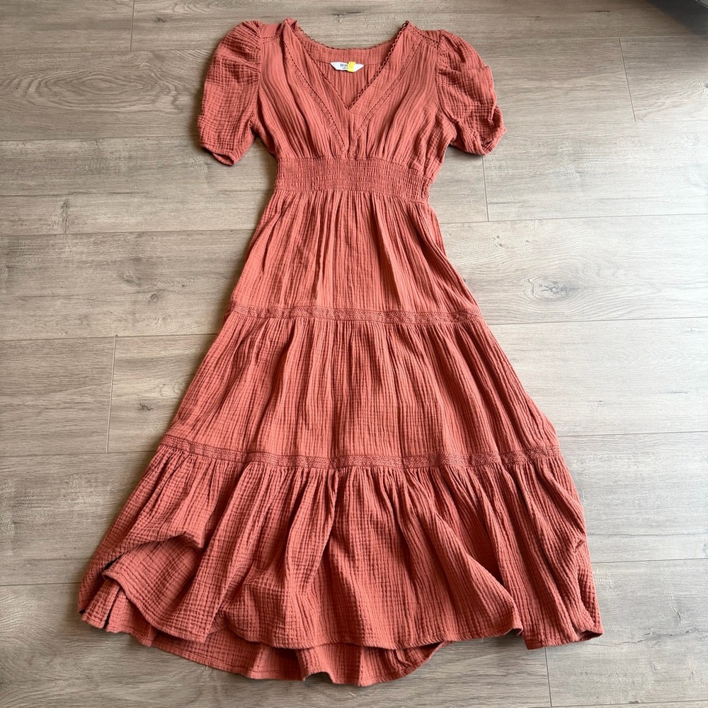 Women's Rust Tiered V-Neck Midi Dress